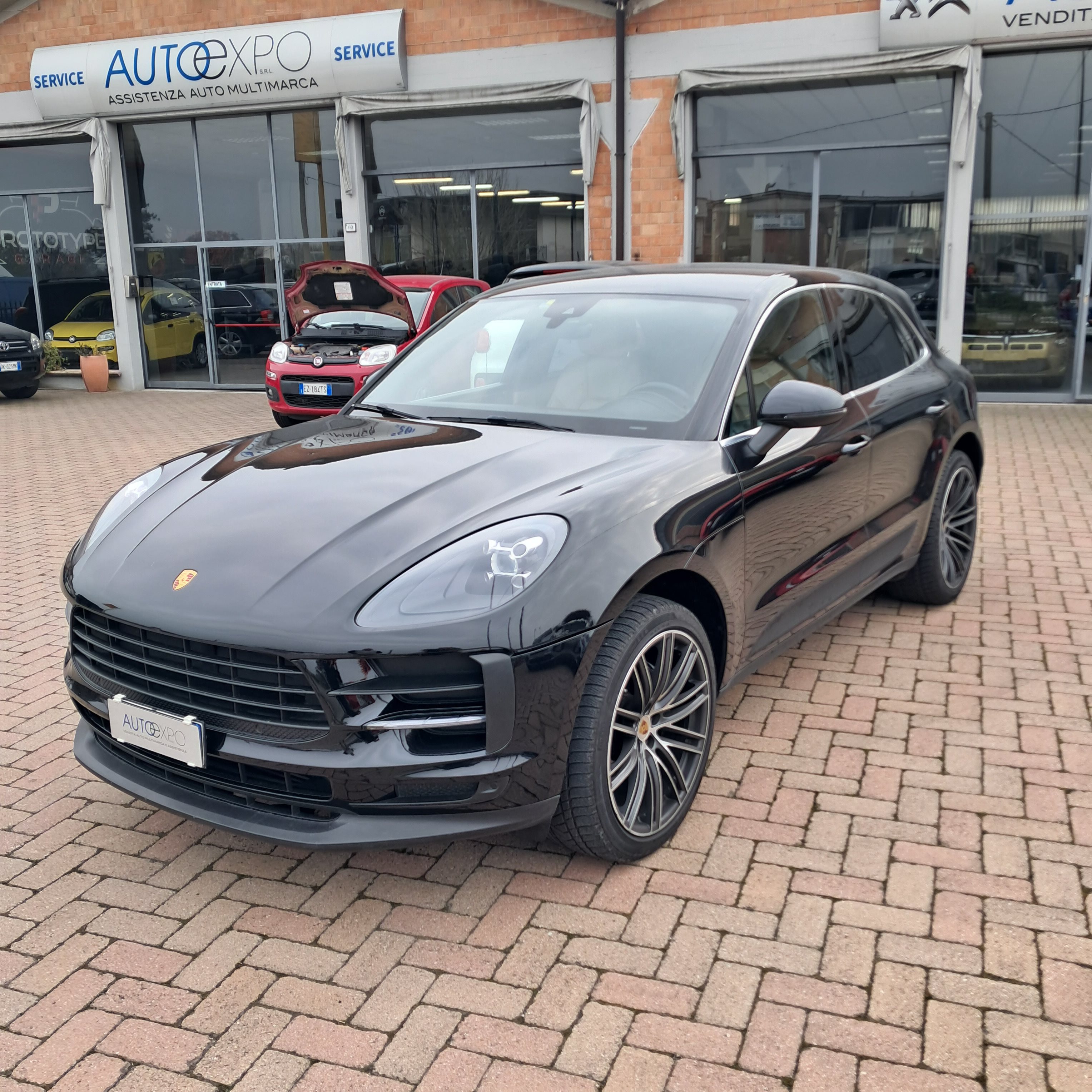 PORSCHE Macan